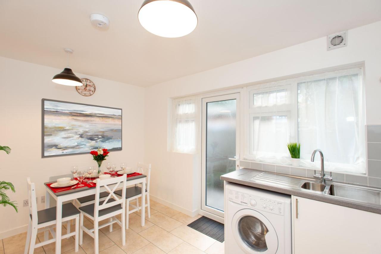 Stunning Four Bedroom House Close To Excel, O2 & Central London With Free Parking Esterno foto